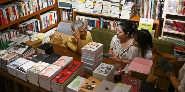 99741e70 9c65 11f1 a291 b542ee92de7c.jpg 640x318 - These bookshops let Chinese readers question their country